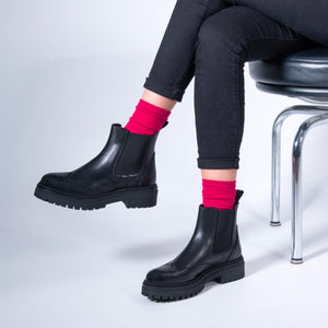 Wing cap chelsea boot black