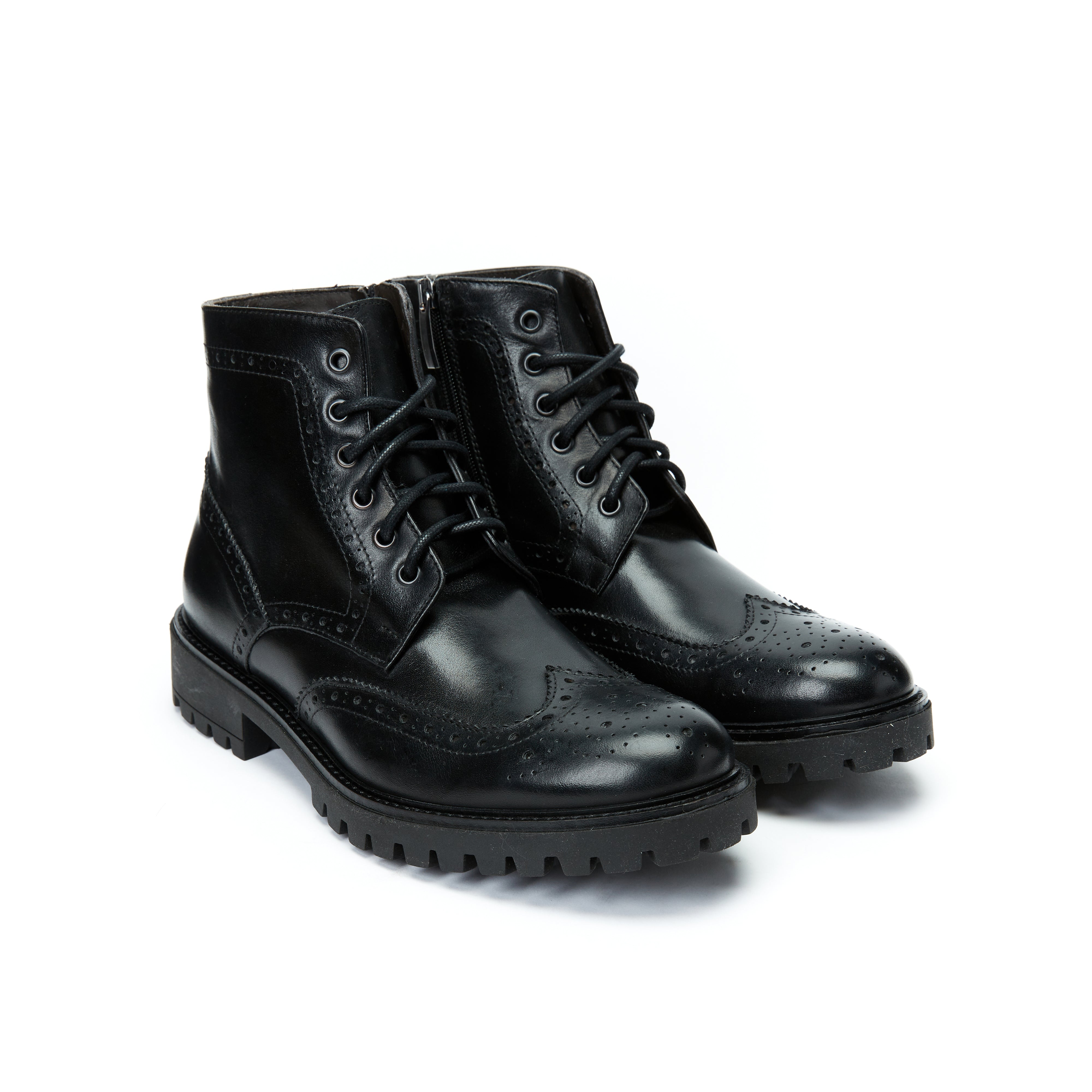 Wing cap ankle boot black