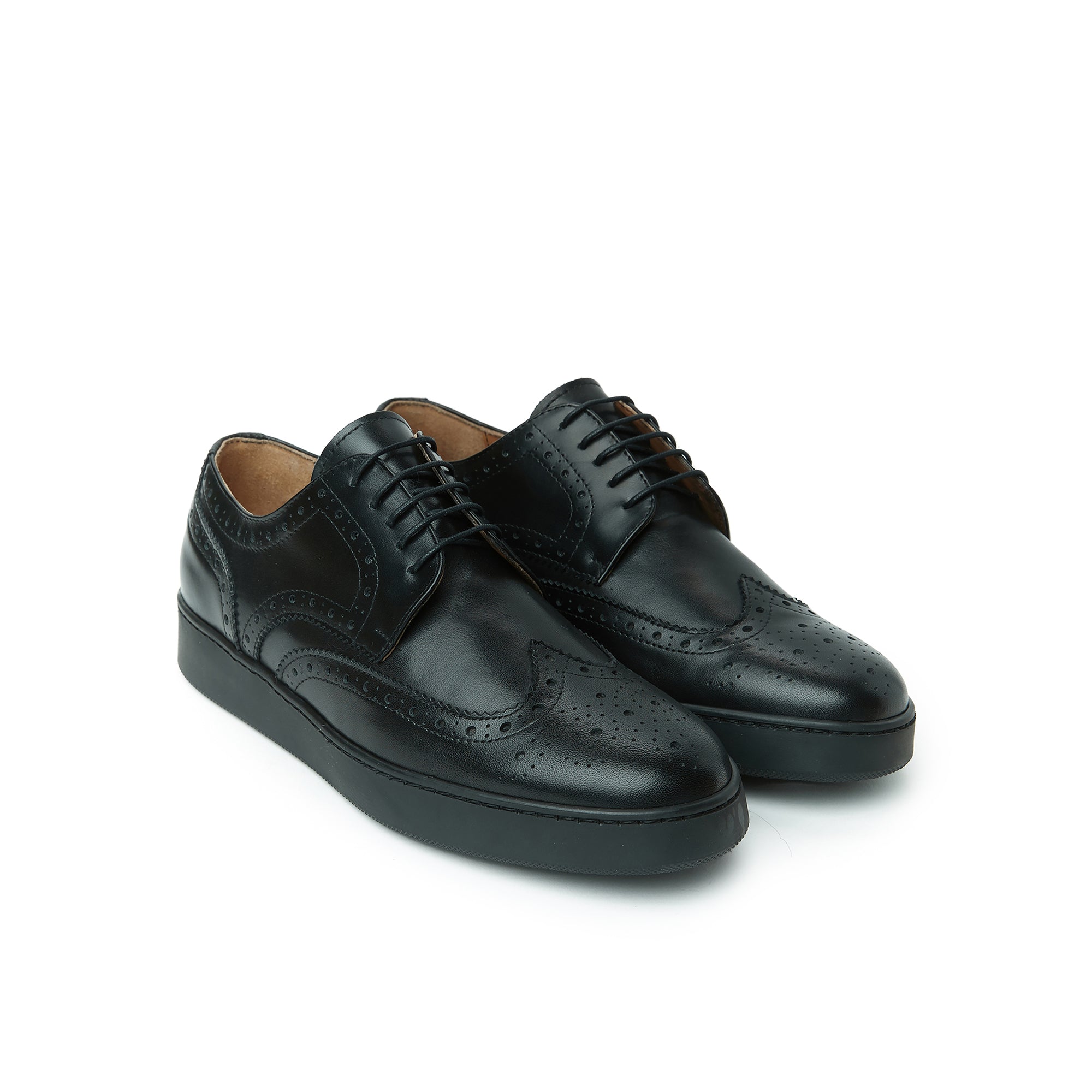 Wing cap sneaker black