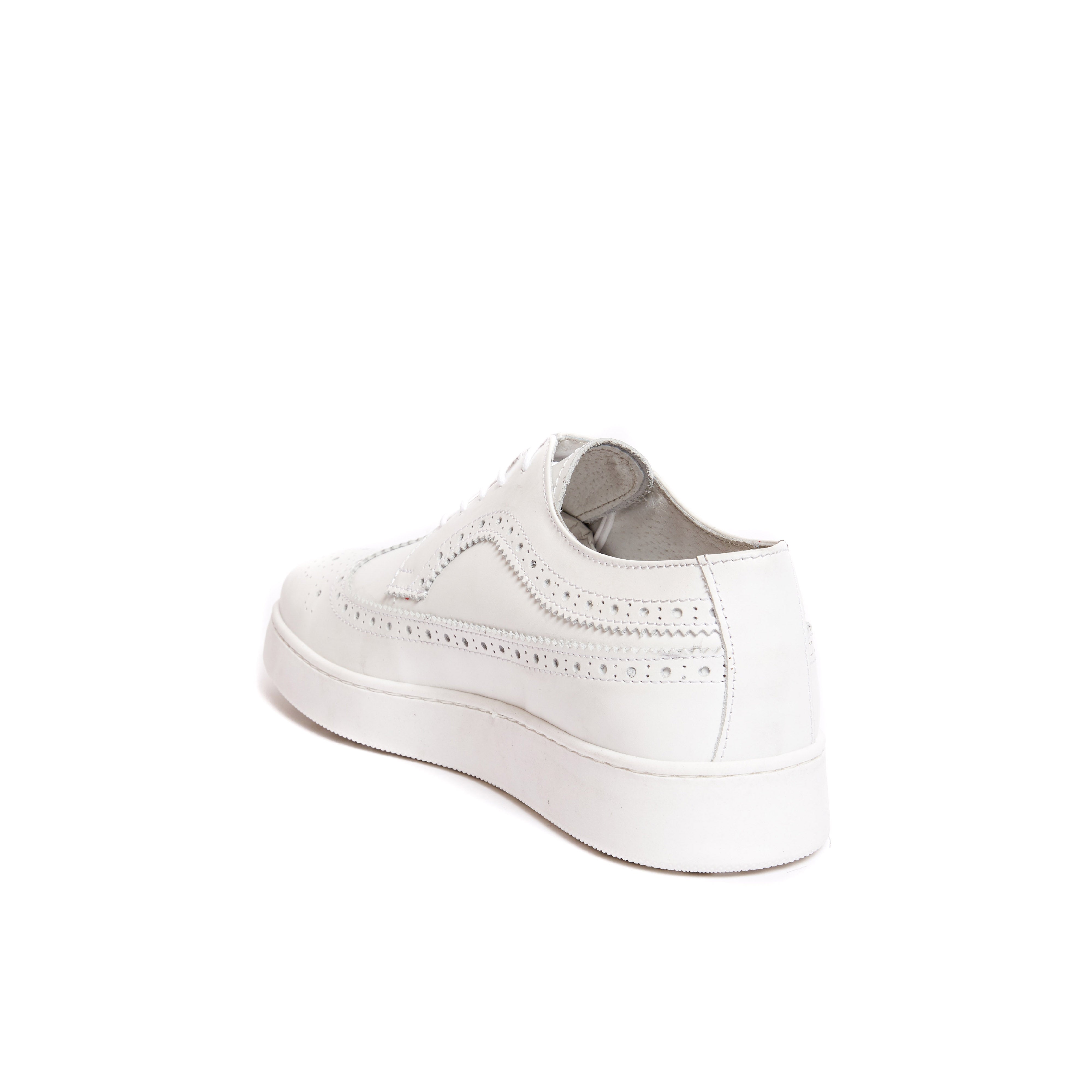 Wing cap sneaker white