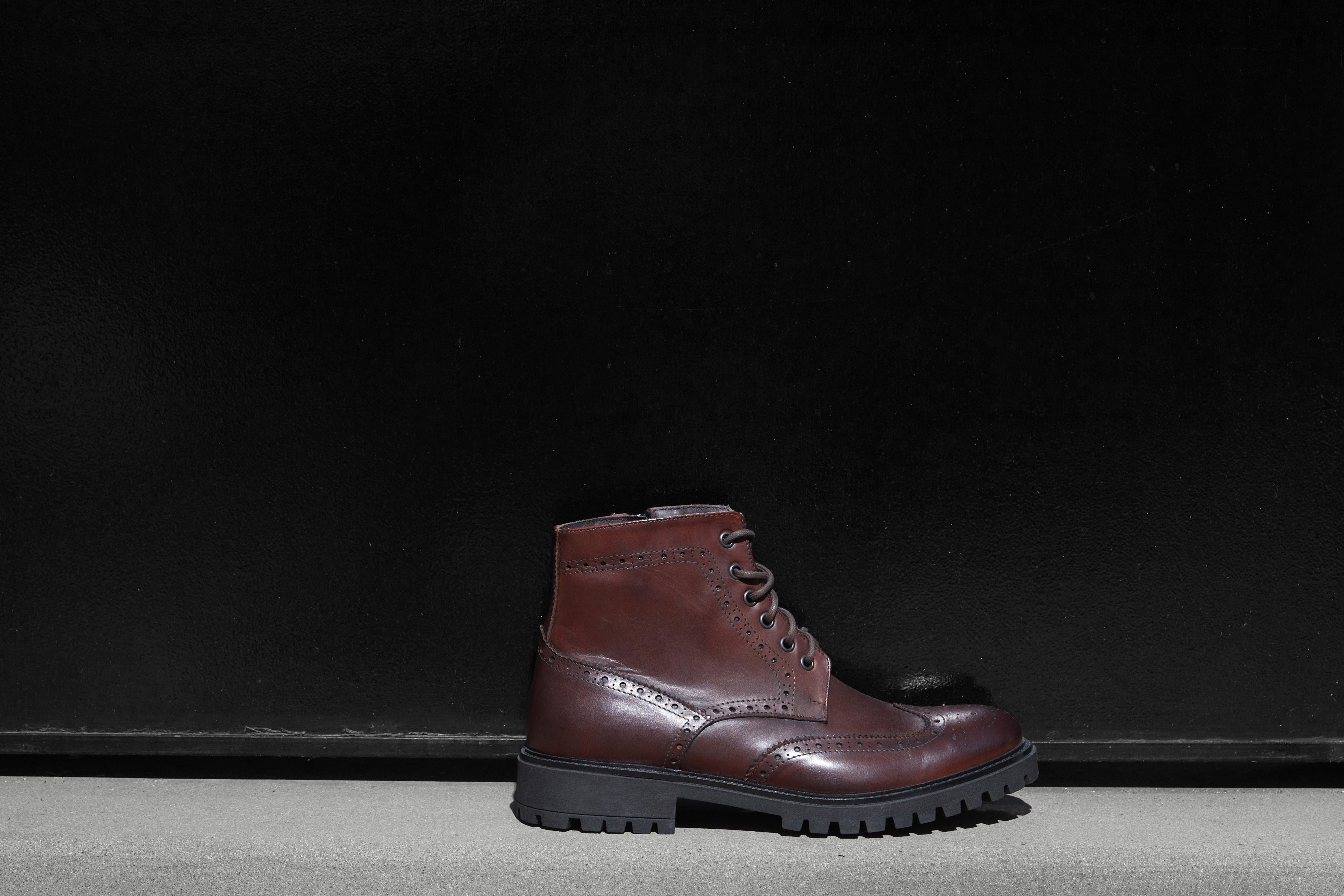 Wing cap ankle boot dark brown