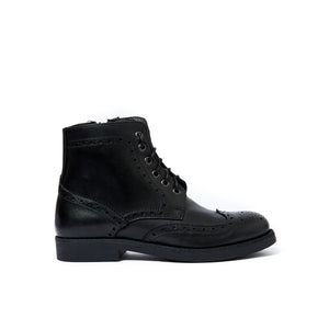 Wing cap ankle boot black