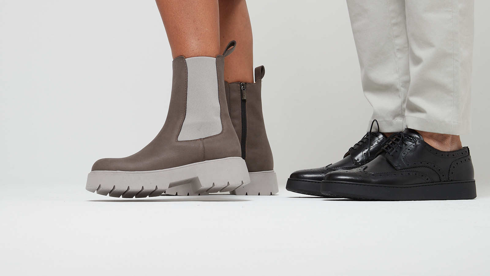 Wing cap sneaker black