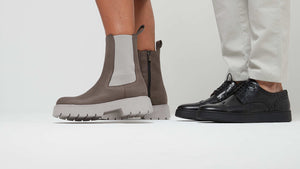 Wing cap sneaker black