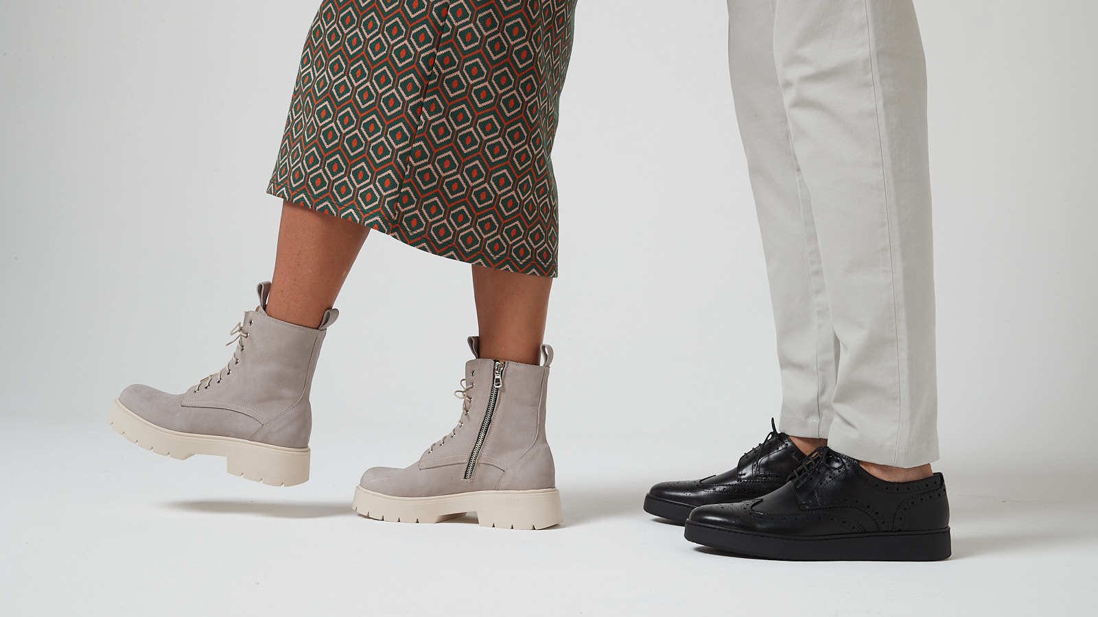 Wing cap sneaker black