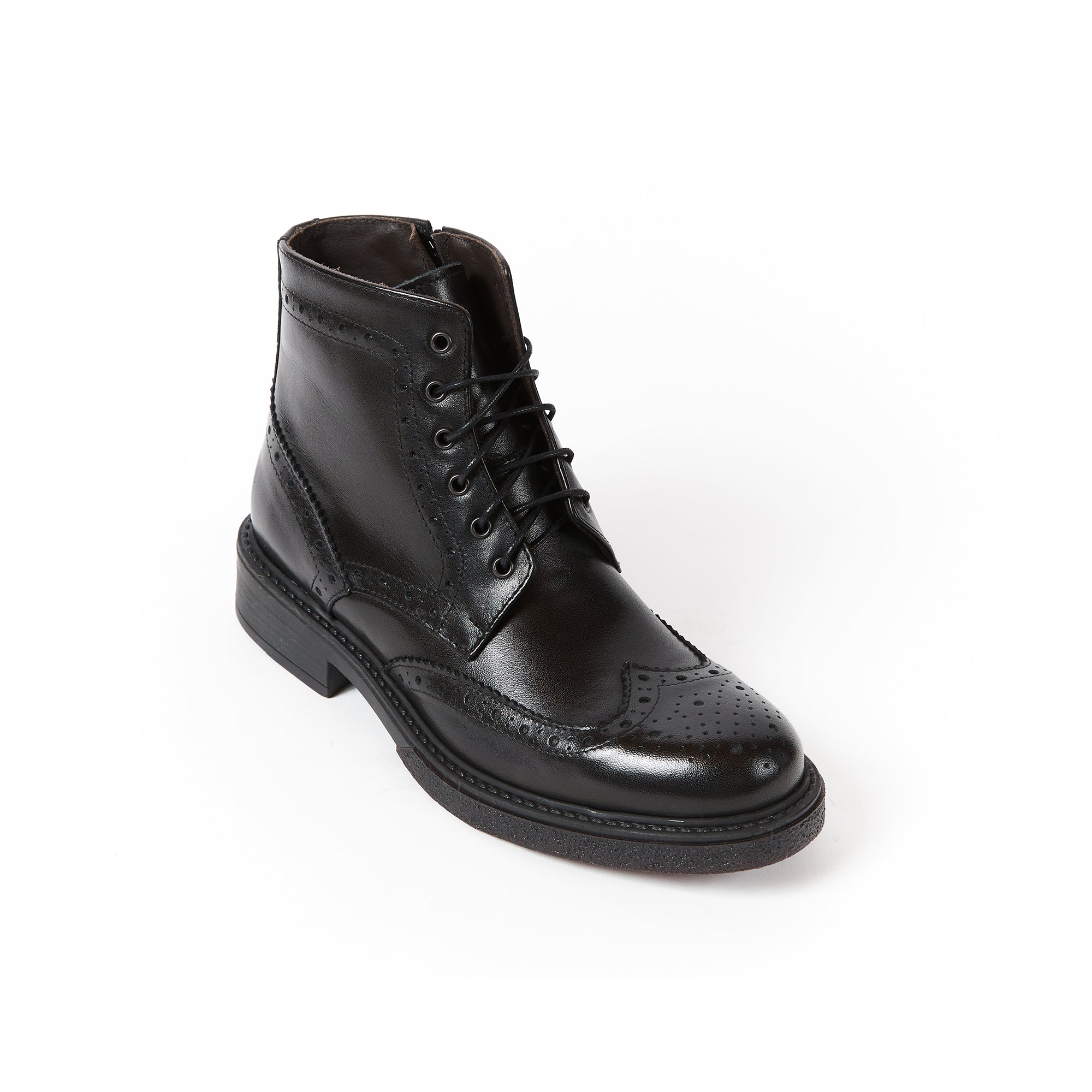 Wing cap laced boot black