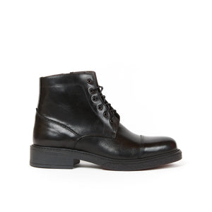 Toe cap laced boot black